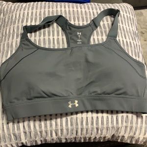 Never worn Under Armour women’s sports bra